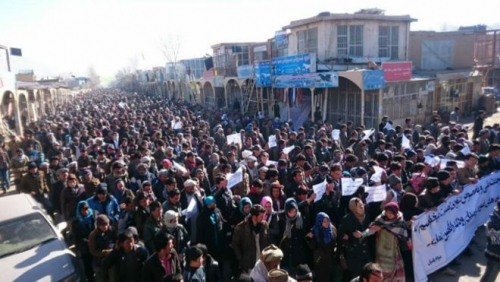 هزاران تن از شهروندان بامیان با گردهمایی گسترده، خواستار تامین امنیت شاهراه‌ها شدند
