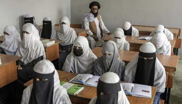 ادعای طالبان تکذیب گردید؛ 90 درصد والدین افغانستانی در نظرسنجی به آموزش دختران رای دادند