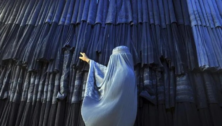 سازمان ملل می گوید که طالبان کارمندان  افغانستانی زن را مورد آزار و اذیت قرار داده اند