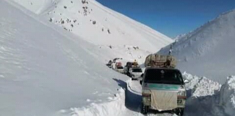 راههایی مواصلاتی بامیان و دایکندی بر اثر بارش برف مسدود شد ـ مجلهی اورال راههایی مواصلاتی بامیان و دایکندی بر اثر بارش برف مسدود شد ـ مجلهی اورال