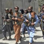 طالبان در بلخ پرچم های عزاداران عاشورا را از مکان های عمومی جمع آوری کردند طالبان در بلخ پرچم های عزاداران عاشورا را از مکان های عمومی جمع آوری کردند