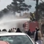 طالبان، با پاشیدن آب از اعتراض زنان جلوگیری میکنند؛ طالبان، با پاشیدن آب از اعتراض زنان جلوگیری میکنند؛