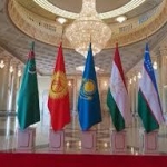 مولوی امیرخان‌متقی‌سرپرست وزارت‌خارجه‌ حکومت طالبان در راس یک‌هیات‌بلند پایه به ازبکستان رفت